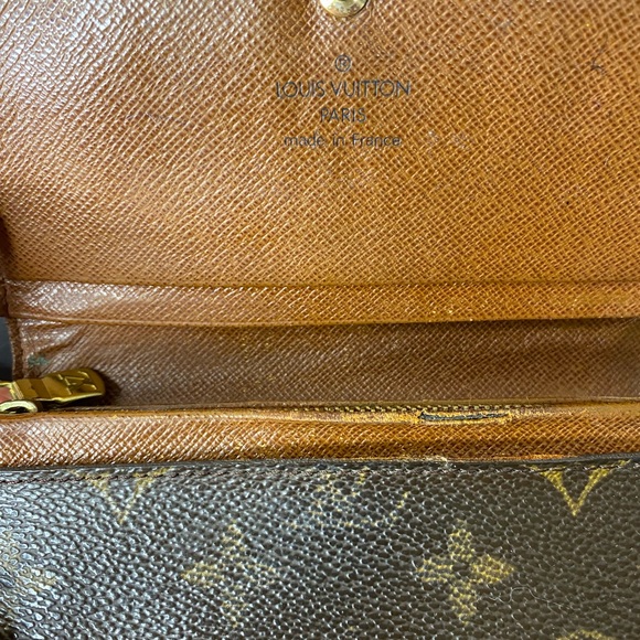 Louis Vuitton 2002 Porte Monnaie Tresor Compact Wallet Authentic and Vintage - Picture 10 of 17